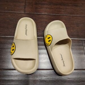 Tommy Bahama Cream Kids Slide Sandals with Smiley Accent 1/13